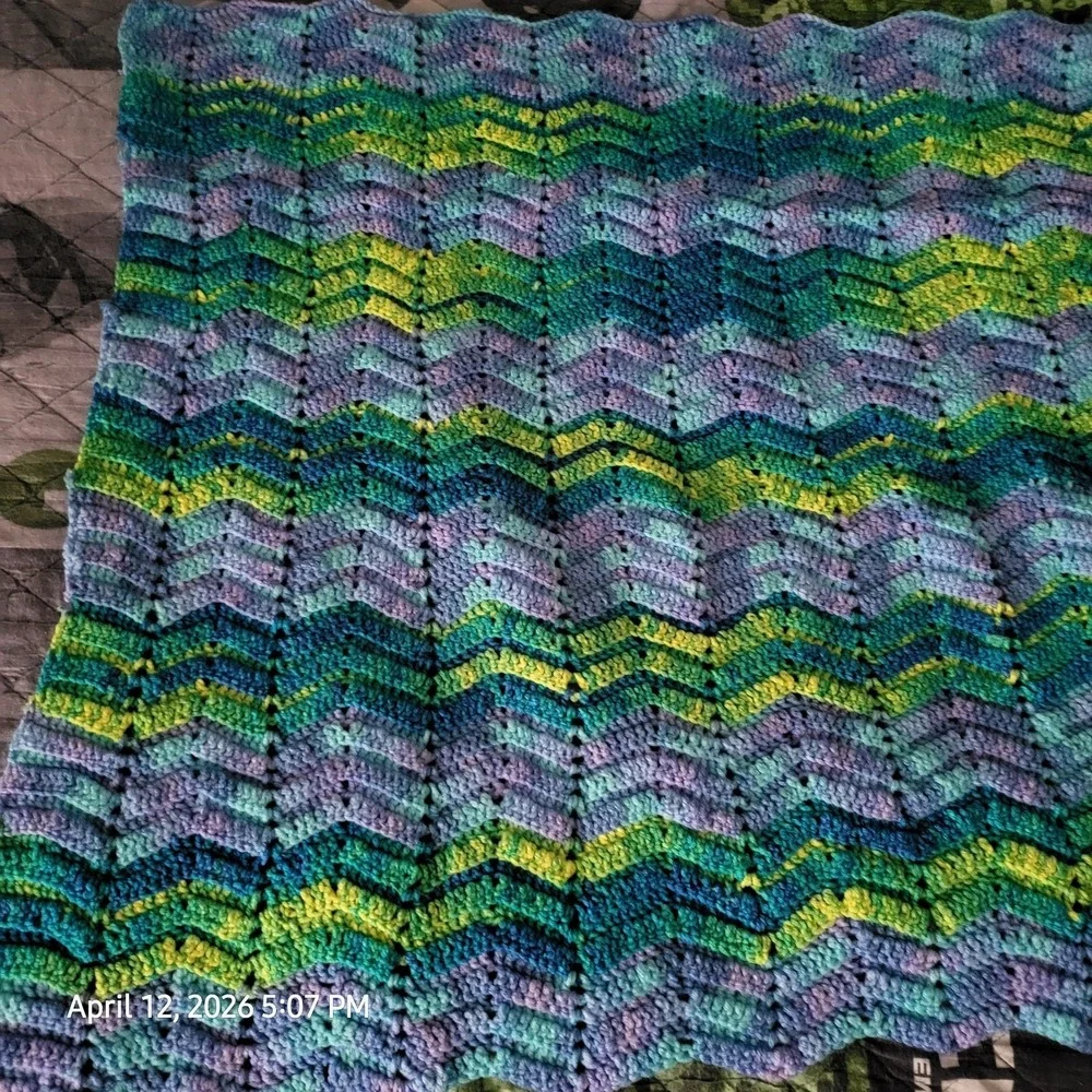 Vintage Crochet Ripple Afghan Blanket 70s Chevron Zig Zag Pastel Colors 30x33(2)